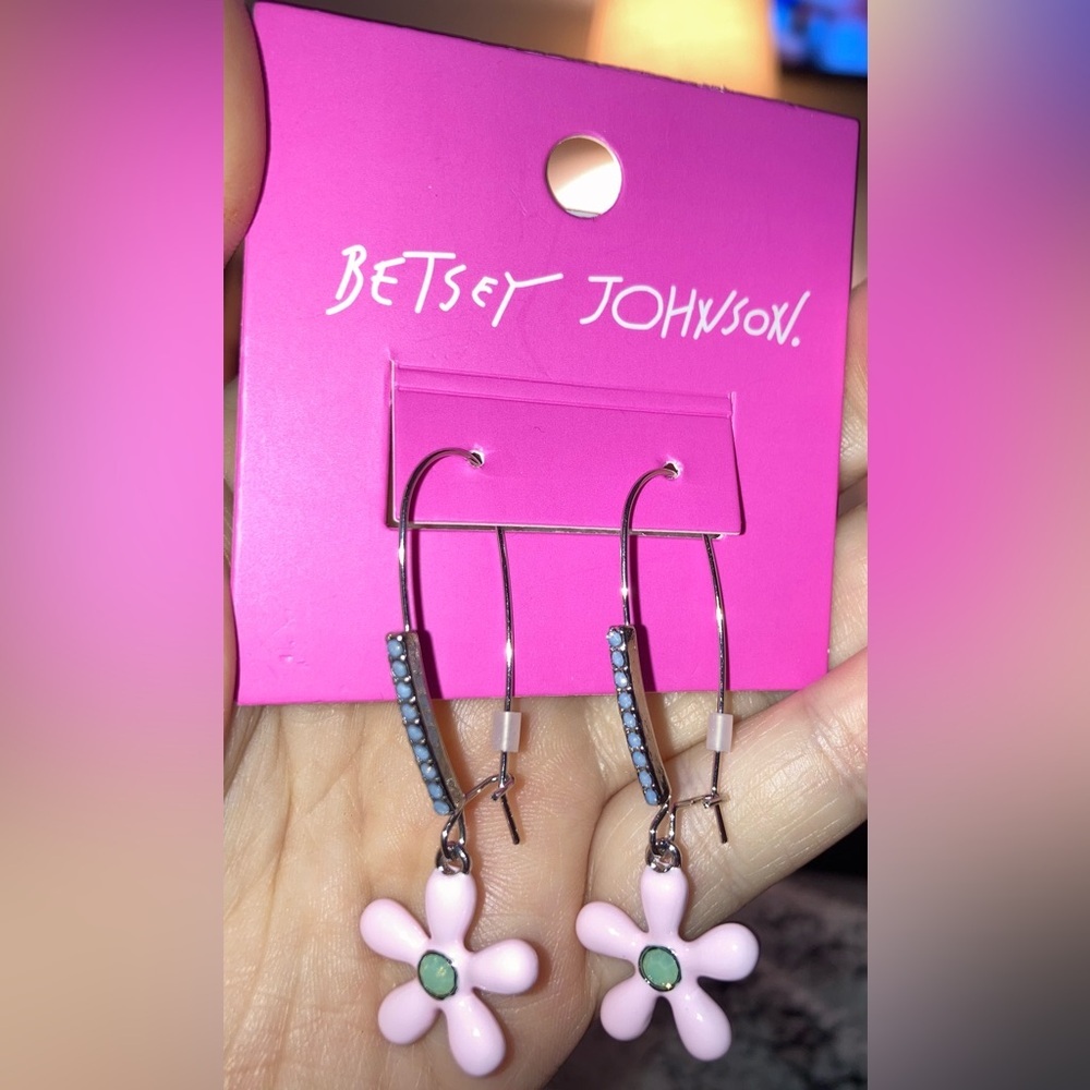 BETSEY JOHNSON Easter Pink Daisy Flower 2025 Retro 60s Design Earrings NEW NWT